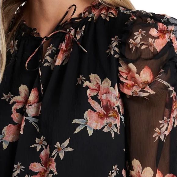 NWOT CeCe Floral Print Top - Picture 2 of 4